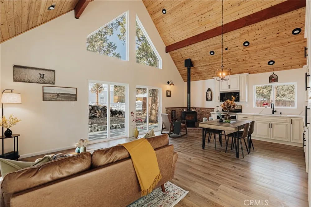 630 Victoria Sugarloaf, CA 92386