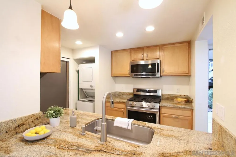3021 Golden Oak Way Spring Valley, CA 91978