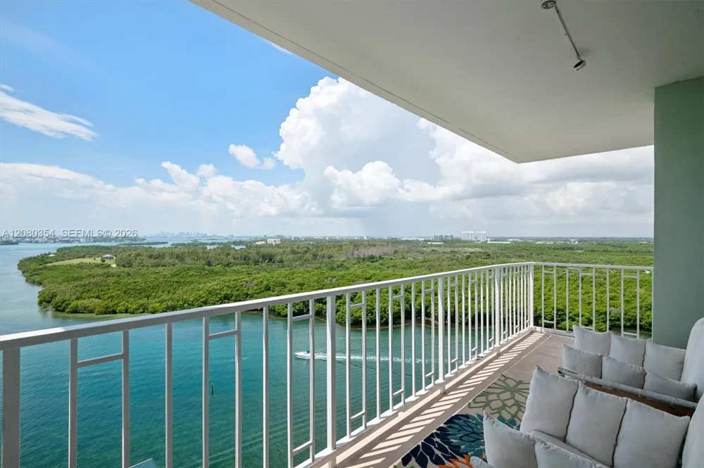 500 Bayview Dr #2122 Sunny Isles Beach, FL 33160
