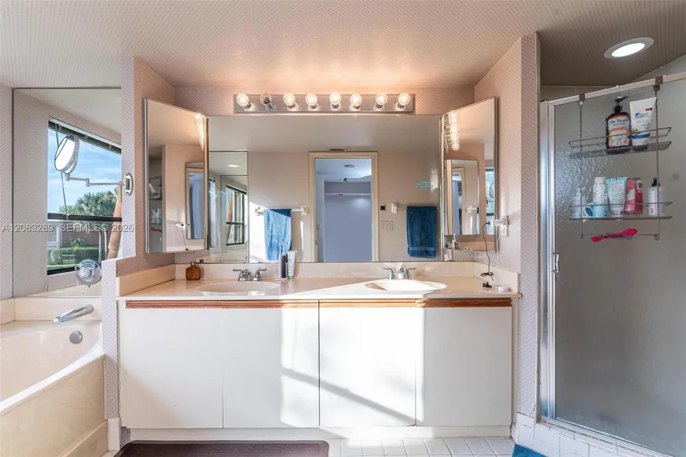 1427 SW 109th Way Davie, FL 33324