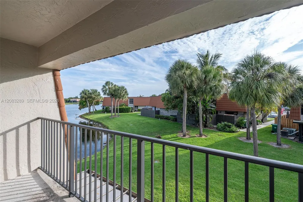 1427 SW 109th Way Davie, FL 33324