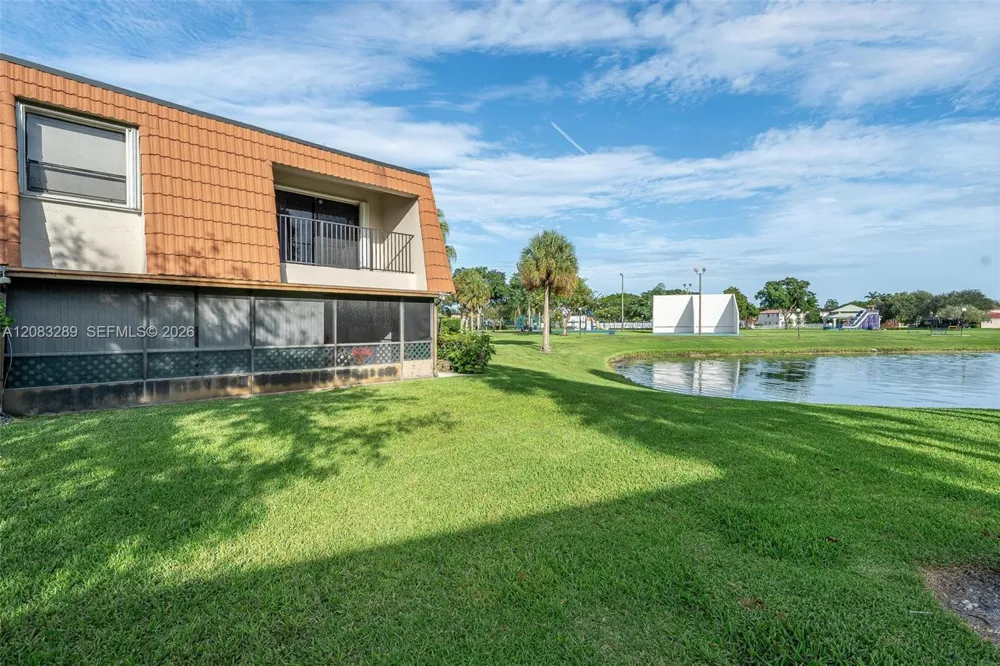 1427 SW 109th Way Davie, FL 33324