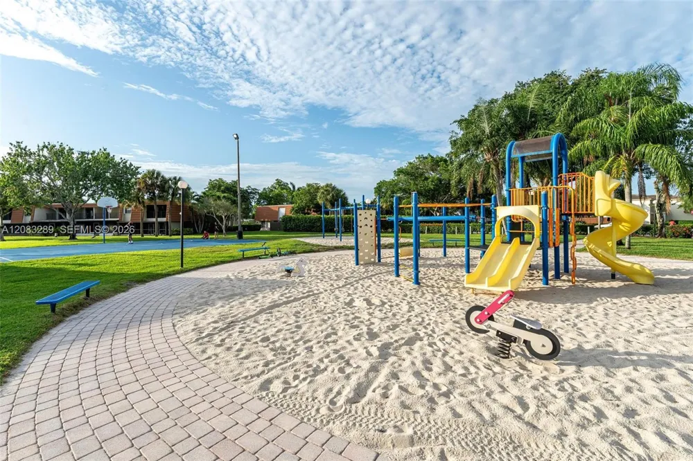1427 SW 109th Way Davie, FL 33324