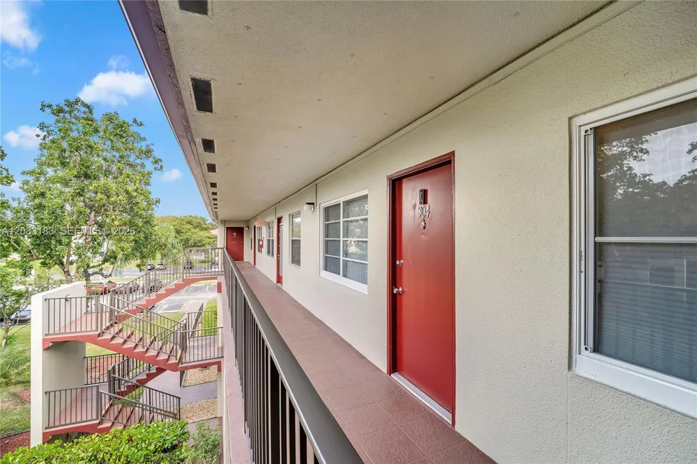 150 SW 134th Way #304R Pembroke Pines, FL 33027