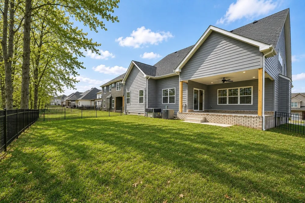 982 Alton Dr Clarksville, TN 37043