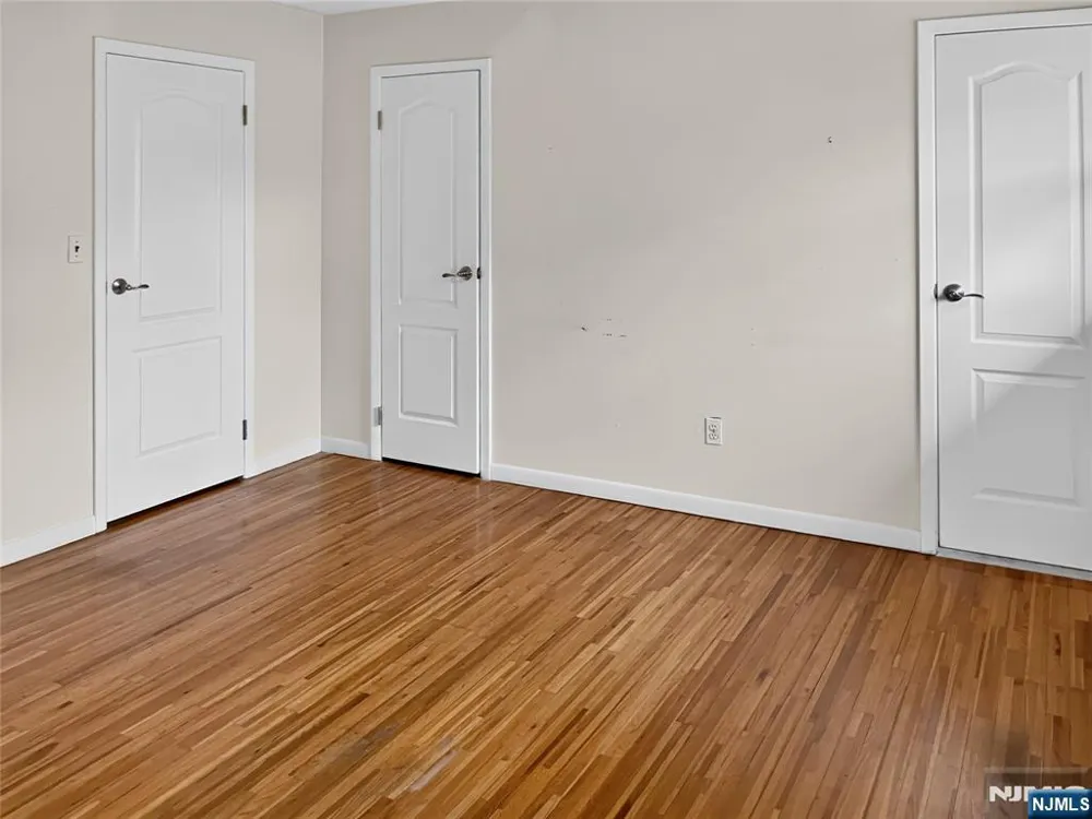 457 State Rt 5 Fort Lee, NJ 07024