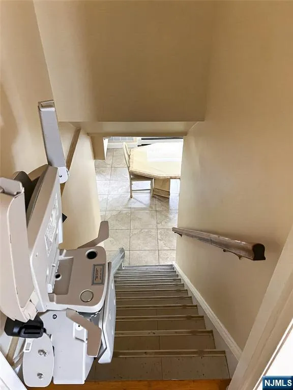 457 State Rt 5 Fort Lee, NJ 07024