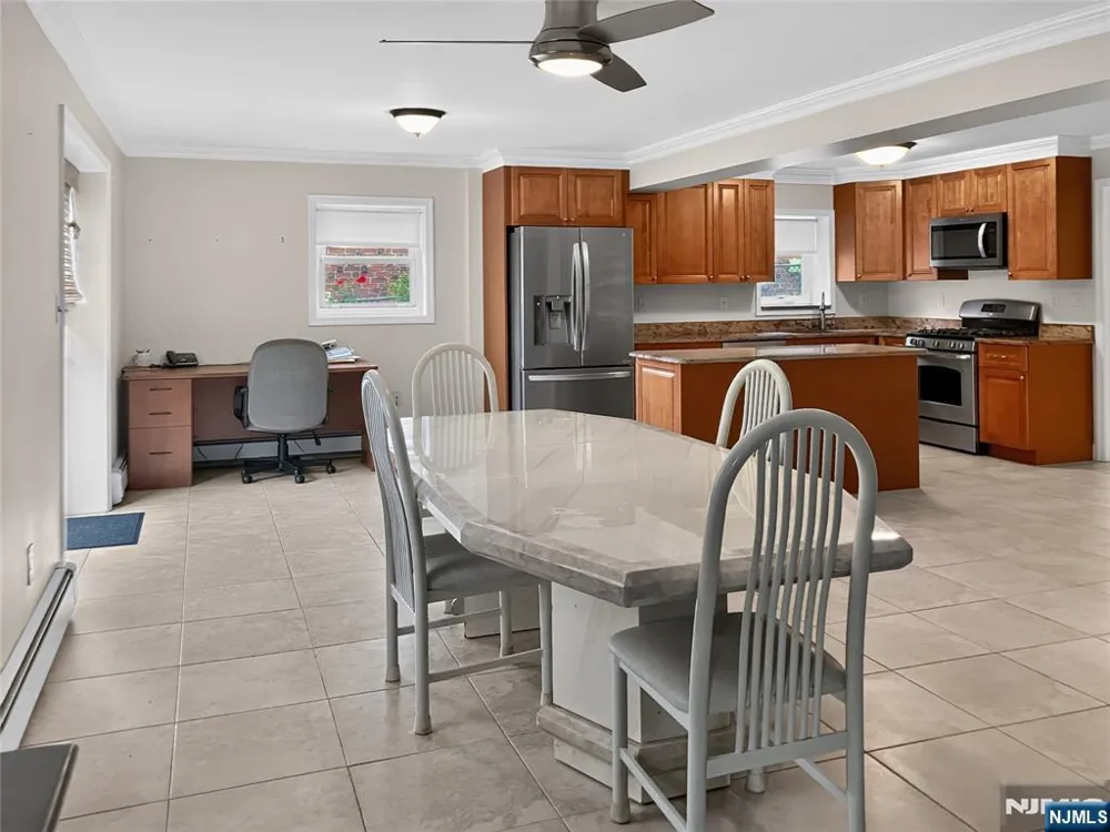 457 State Rt 5 Fort Lee, NJ 07024