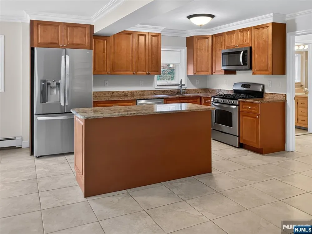 457 State Rt 5 Fort Lee, NJ 07024