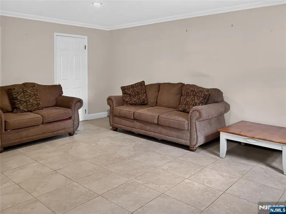 457 State Rt 5 Fort Lee, NJ 07024