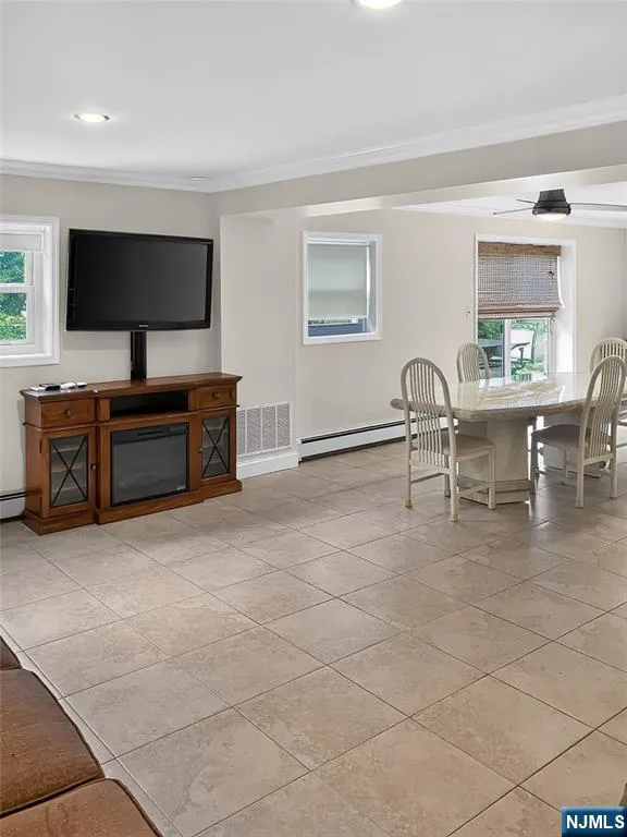 457 State Rt 5 Fort Lee, NJ 07024