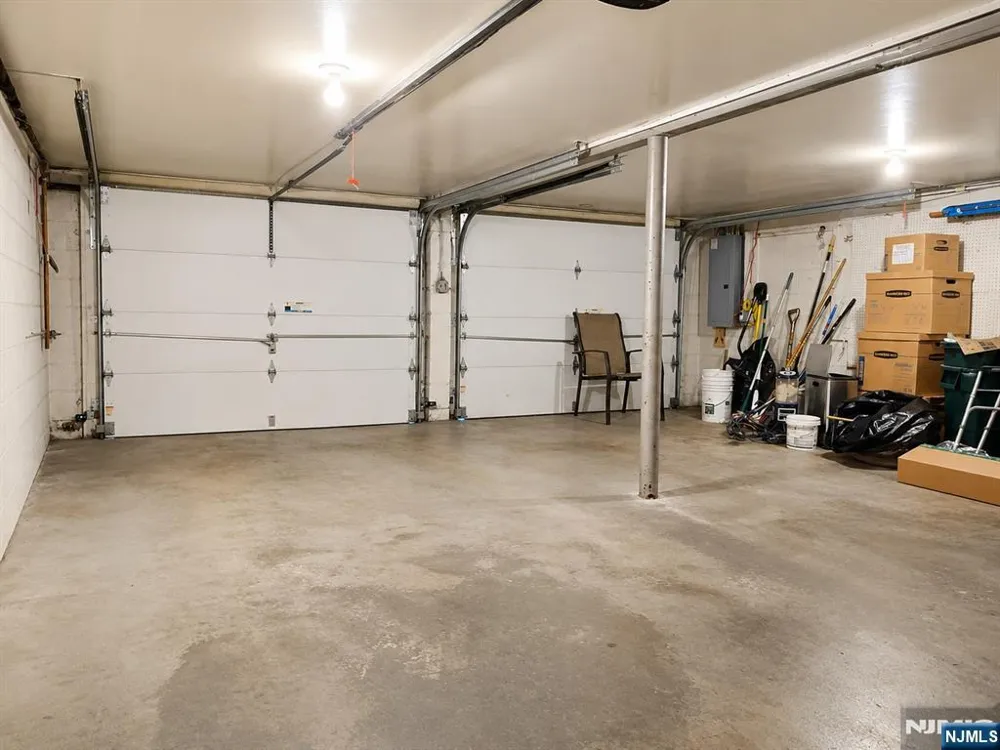457 State Rt 5 Fort Lee, NJ 07024