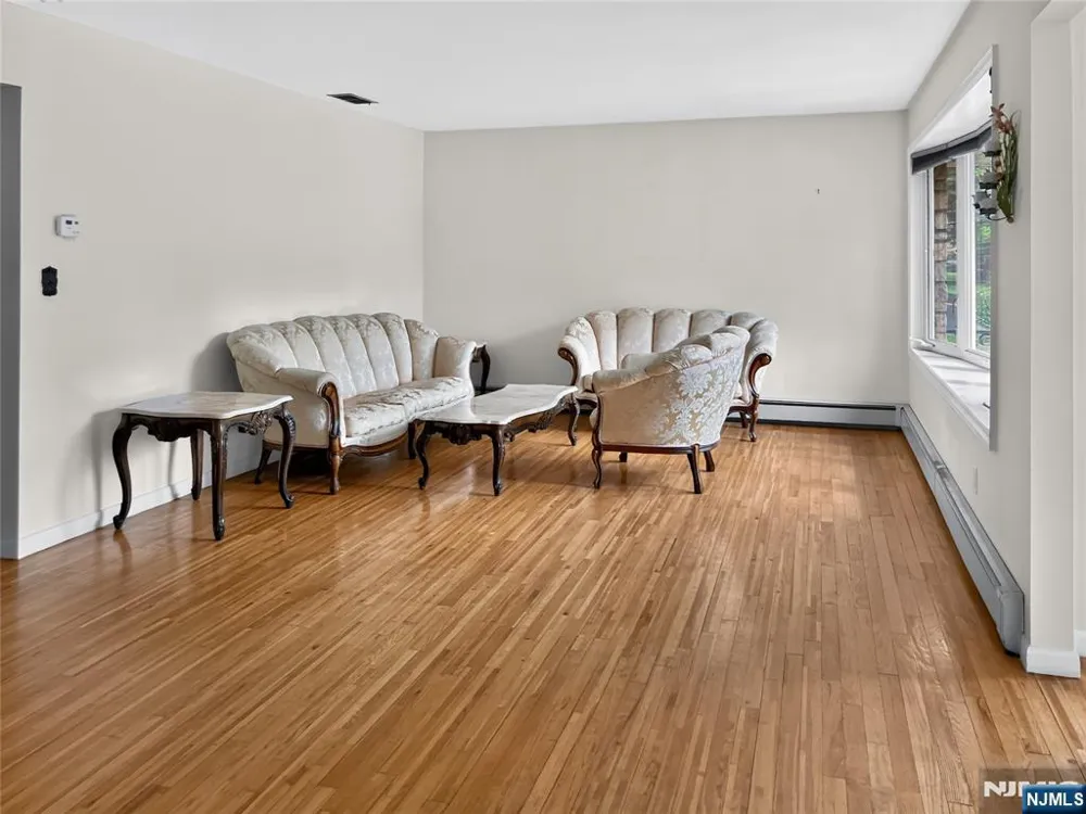 457 State Rt 5 Fort Lee, NJ 07024