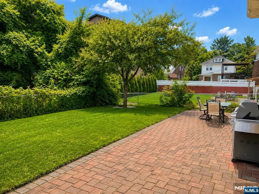 457 State Rt 5 Fort Lee, NJ 07024