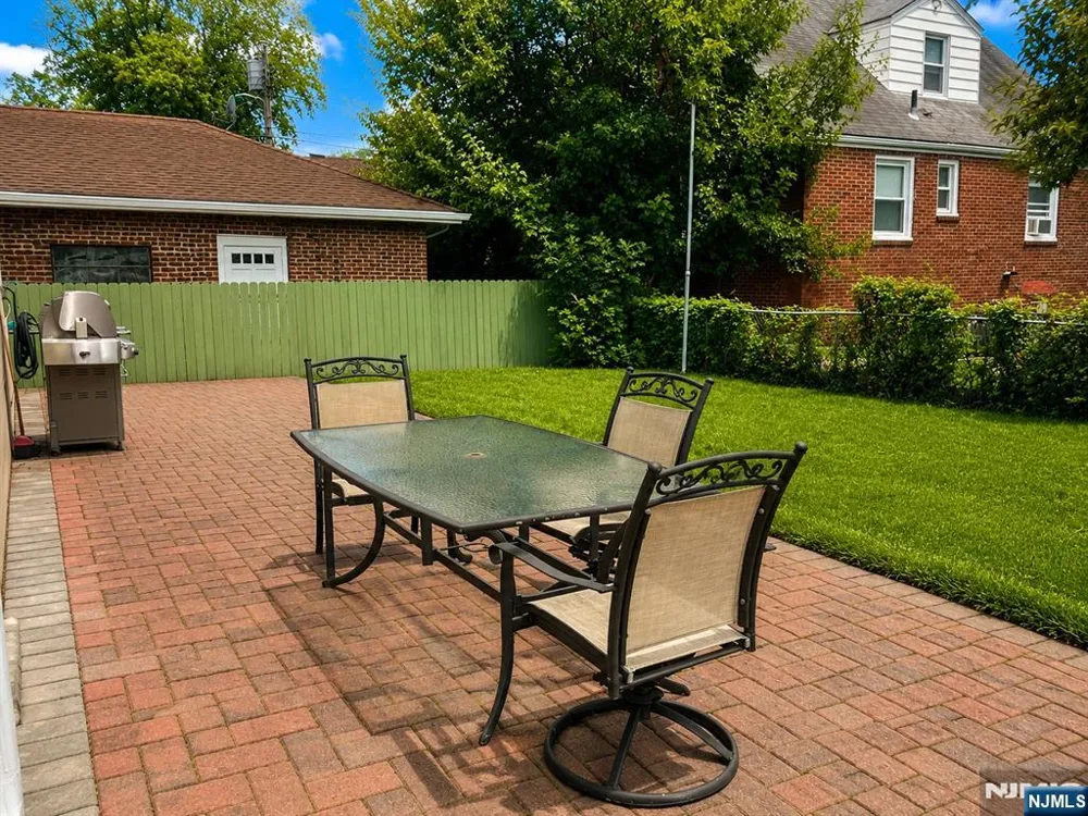 457 State Rt 5 Fort Lee, NJ 07024