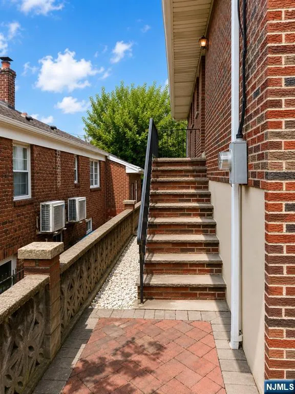 457 State Rt 5 Fort Lee, NJ 07024