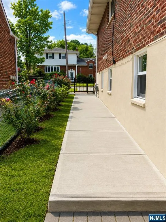457 State Rt 5 Fort Lee, NJ 07024