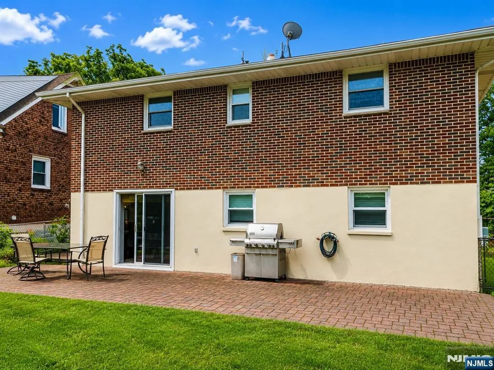 457 State Rt 5 Fort Lee, NJ 07024