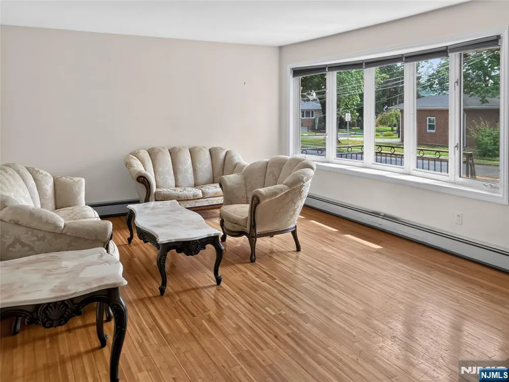 457 State Rt 5 Fort Lee, NJ 07024