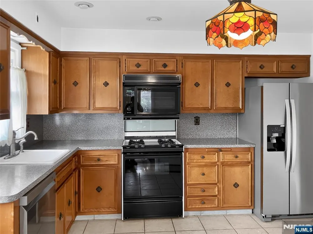 457 State Rt 5 Fort Lee, NJ 07024