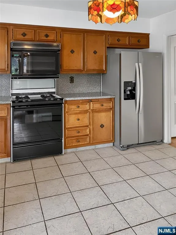 457 State Rt 5 Fort Lee, NJ 07024