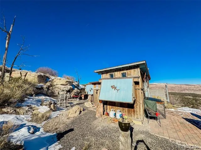 1725 35 1/10 ROAD De Beque, CO 81630
