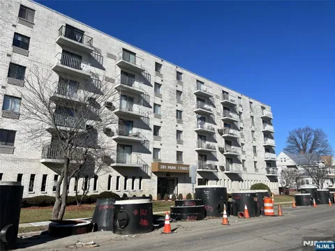 281 Park 2i