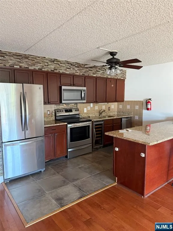 281 Park 2i Hackensack, NJ 07601