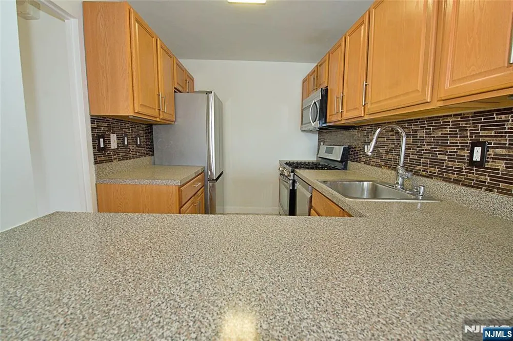 1203 River Road 14C Edgewater, NJ 07020