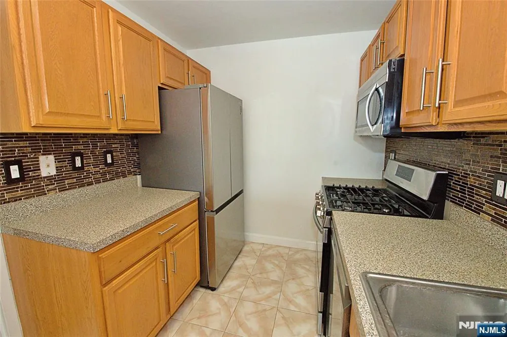 1203 River Road 14C Edgewater, NJ 07020