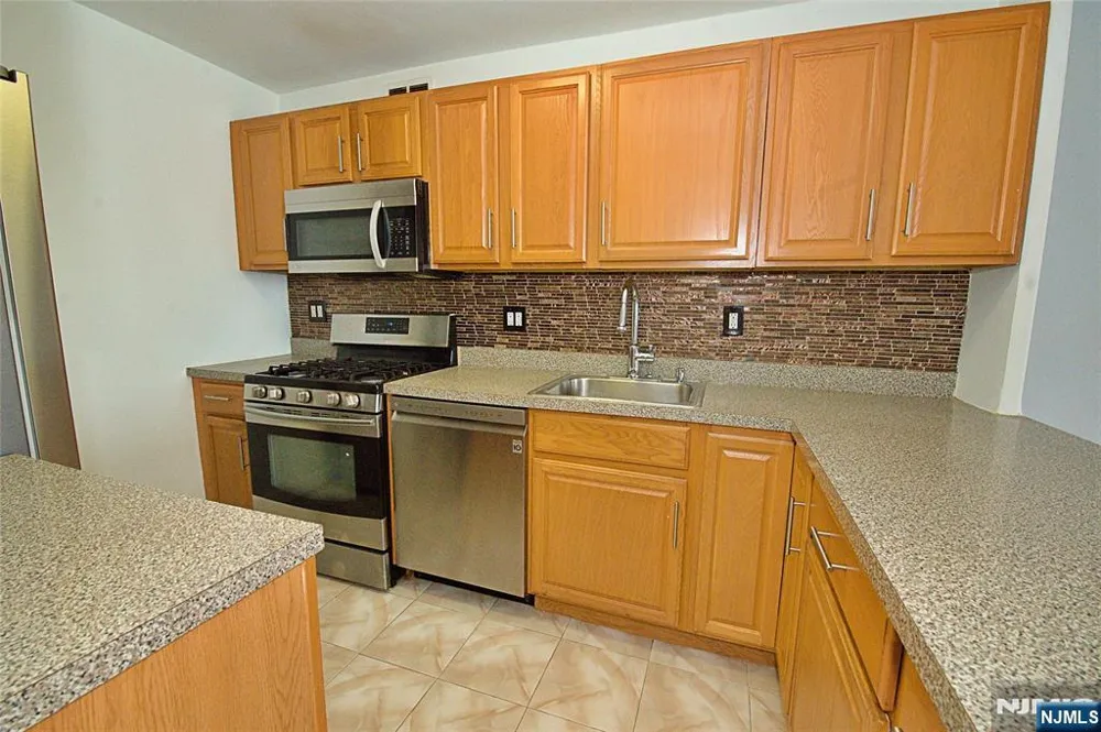 1203 River Road 14C Edgewater, NJ 07020