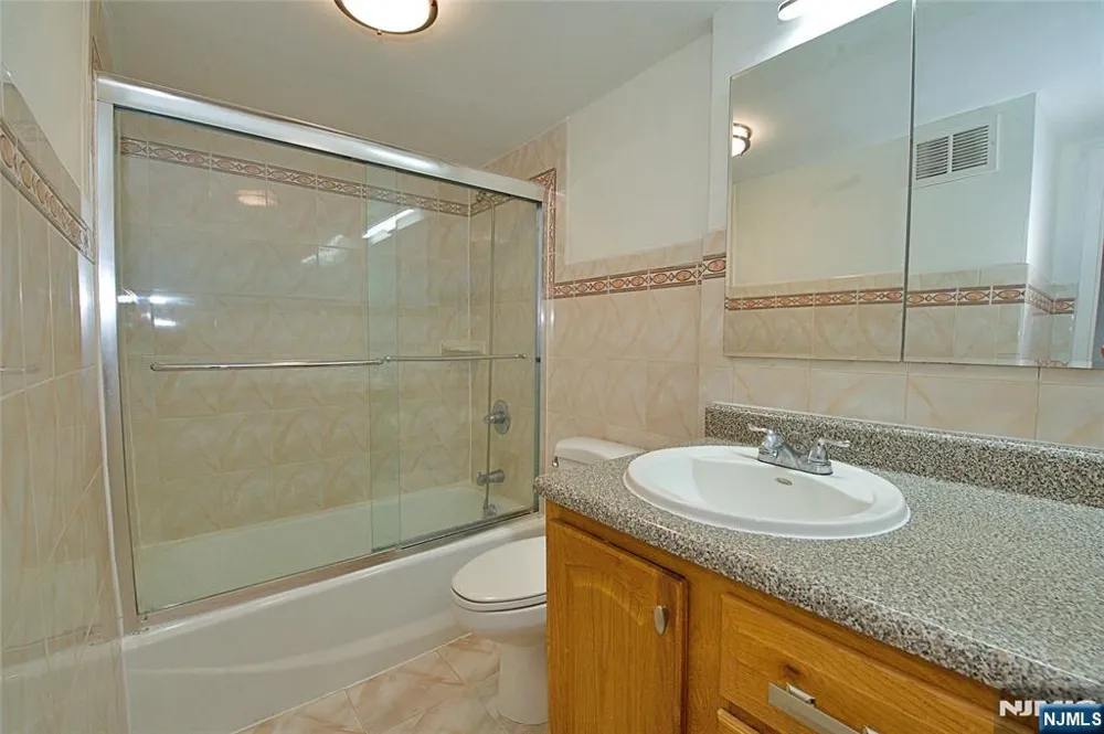 1203 River Road 14C Edgewater, NJ 07020