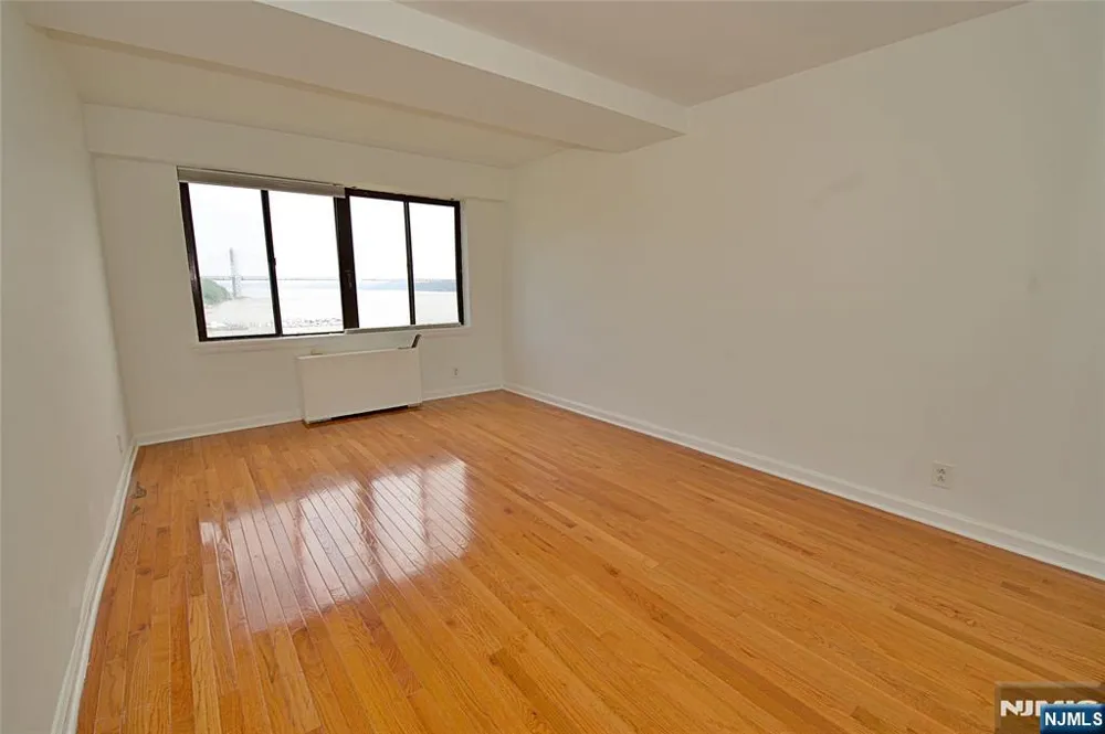 1203 River Road 14C Edgewater, NJ 07020