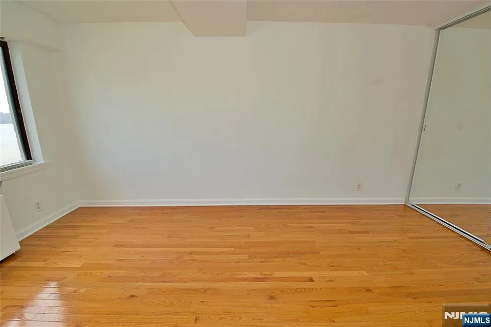 1203 River Road 14C Edgewater, NJ 07020