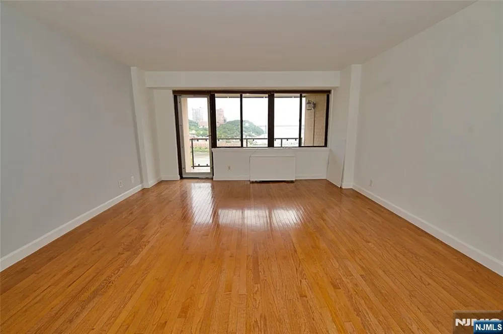 1203 River Road 14C Edgewater, NJ 07020