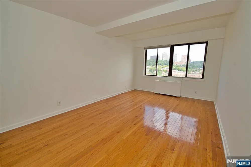 1203 River Road 14C Edgewater, NJ 07020