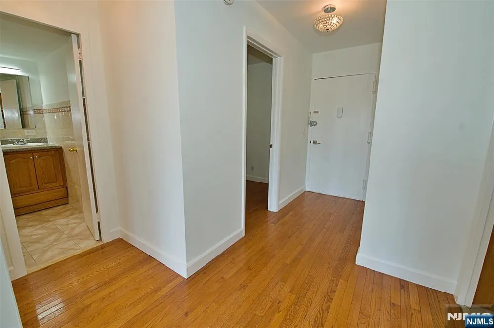 1203 River Road 14C Edgewater, NJ 07020