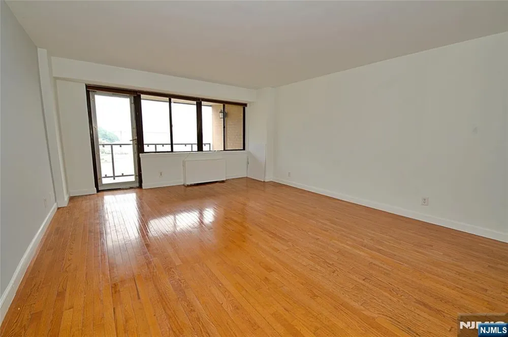1203 River Road 14C Edgewater, NJ 07020