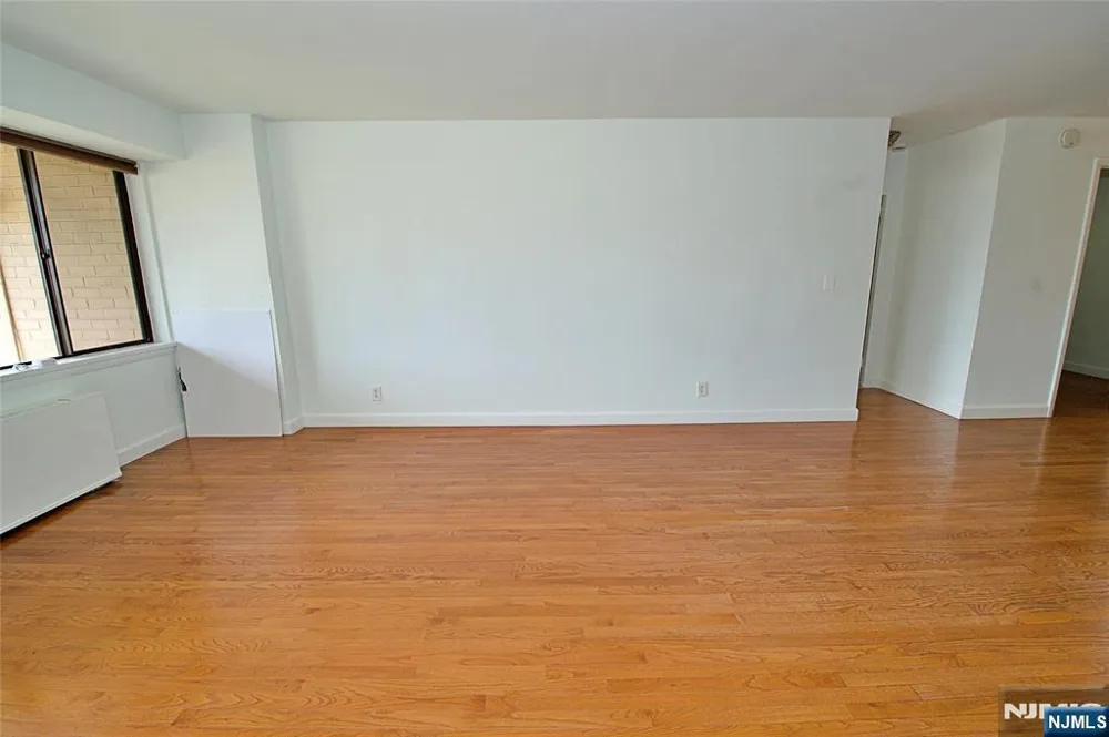 1203 River Road 14C Edgewater, NJ 07020