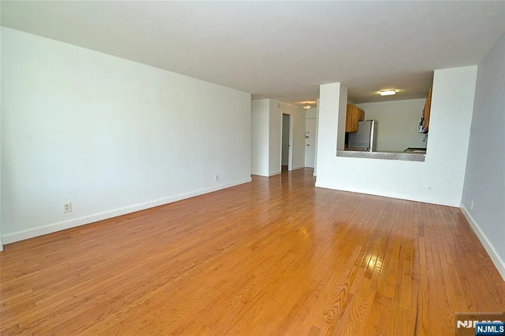 1203 River Road 14C Edgewater, NJ 07020