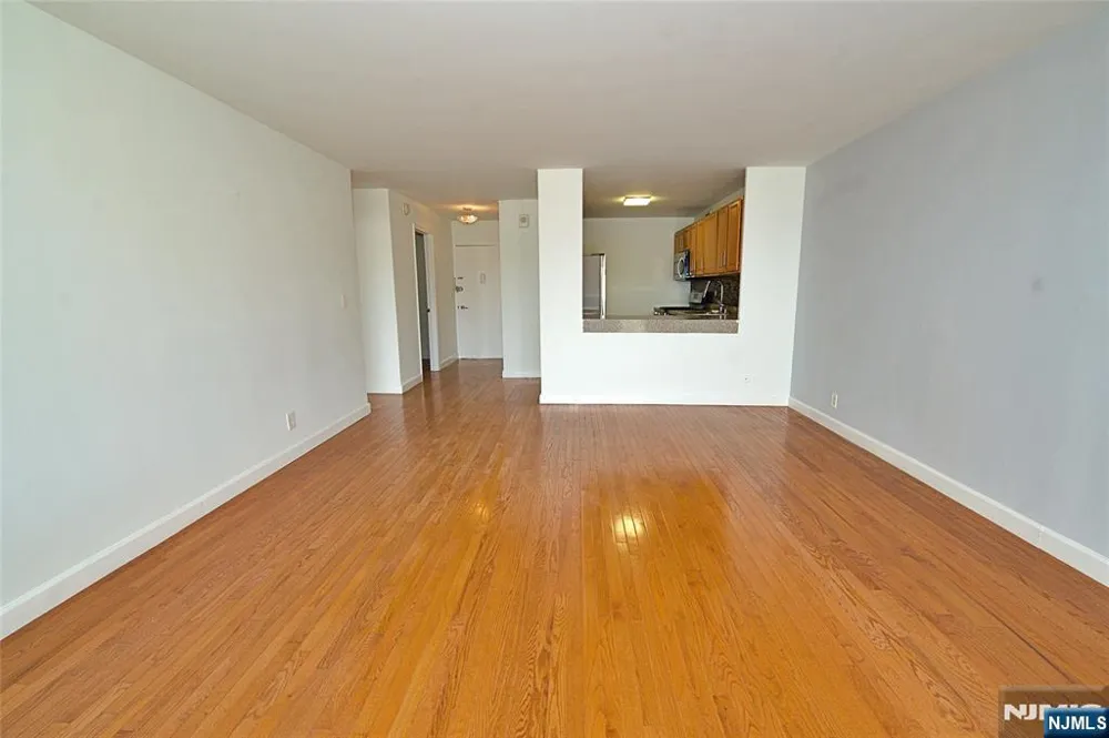 1203 River Road 14C Edgewater, NJ 07020