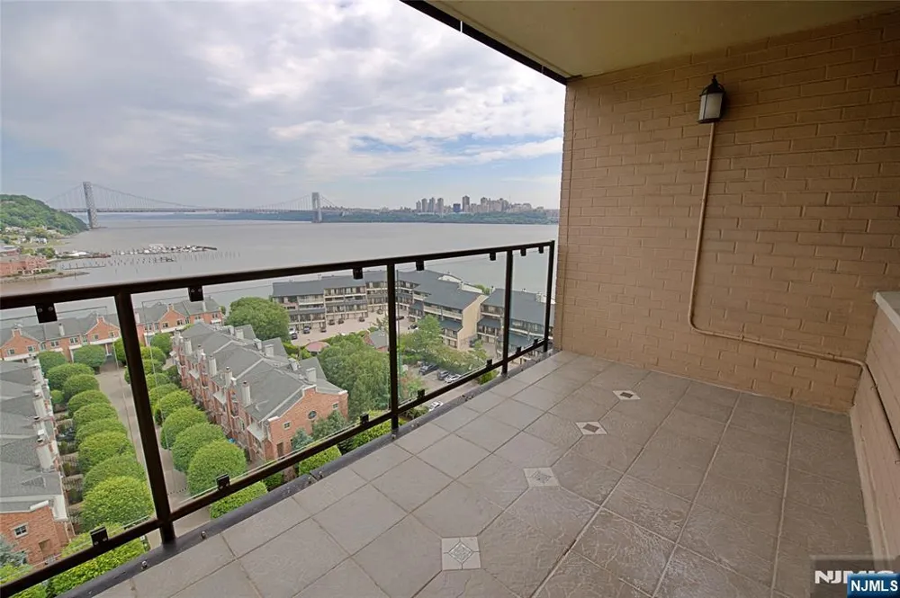 1203 River Road 14C Edgewater, NJ 07020