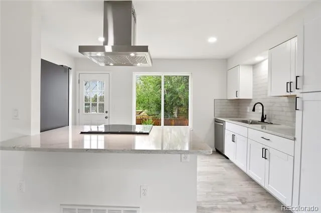 3227 S Hoyt Way Lakewood, CO 80227