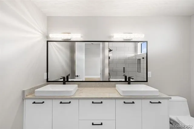 6954 S Espana Way Centennial, CO 80016