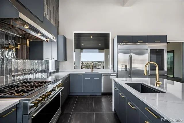 6954 S Espana Way Centennial, CO 80016