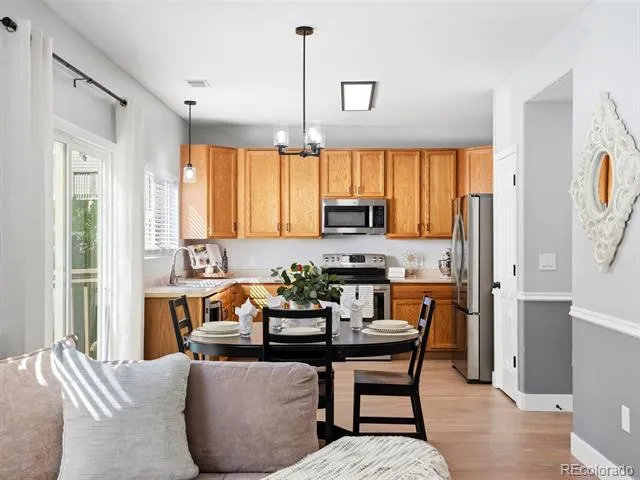 339 Ivory Circle Aurora, CO 80011