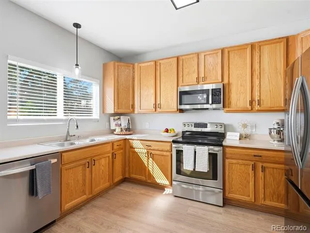 339 Ivory Circle Aurora, CO 80011