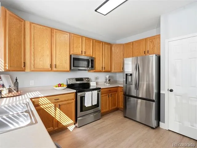 339 Ivory Circle Aurora, CO 80011