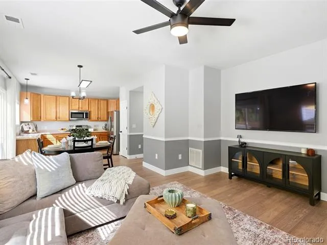 339 Ivory Circle Aurora, CO 80011