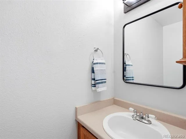 339 Ivory Circle Aurora, CO 80011